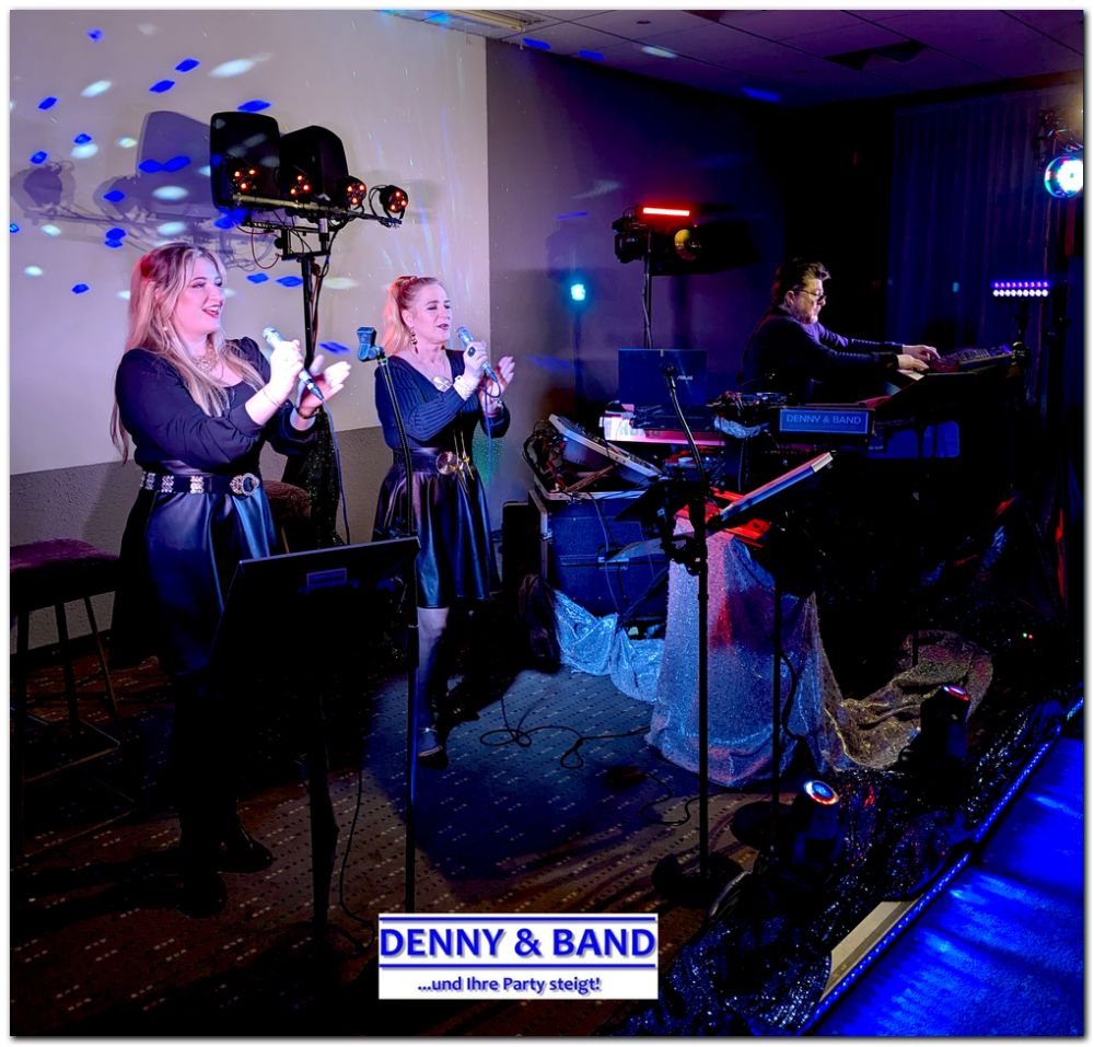 Silvester, Geburtstag, Saarland Hochzeitsband, Kirmes, Kerw, Stadtfest, Partyband, Hochzeit Saarland, Denny & Band, Partyduo DENNY & BAND aus dem Saarland für Hochzeit (auch italienische, französische), Gesang im Standesamt, Gesamg in der Kirche, Trauung, Hochzeit Saarland, DJ XONIM, Partyband, Kirmes, Stadtfest, Geburtstag, Firmenfeier, Betriebsfest, Polterabend, Dorffest, heiraten, Gala, Jubiläum, Eröffnung, Tag der offenen Tür, Vernissage, Messe, Verein, Show, Fasching, Kappensitzung, Halloween, Weihnachtsfeier, Silvester, Pianist, Pianomusik zum Empfang, Heirat, Ü30, and und + Band, Top40, Partymusik, Tanzmusik, Livemusik, DADDY RECORDS, Duo, Trio, Conny, Denny, Chiara Stella Renata, Minoski, Hochzeitsmusik, Saarland, Saarbrücken, Saarlouis, Völklingen, Pfalz, Hessen, Baden-Würtenberg, Bayern, NRW, Groussherzogtum Ltzebuerg, Grand-Duch de Luxembourg